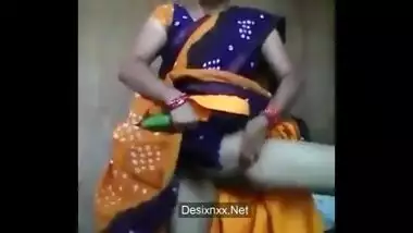 Desi aunty masturbating with the cucumber