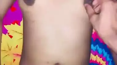 Guy plays with GF’s small boobs in Bengali sex video