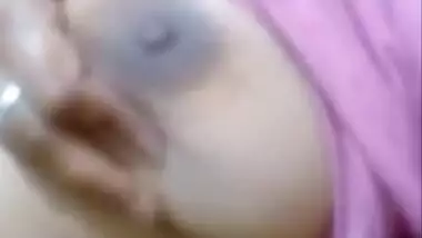 Today Exclusive- Desi Girl Showing Her Boobs On Video Call