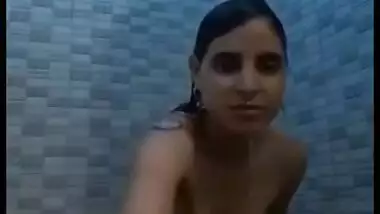 Desi Married Bhabi Masturbating