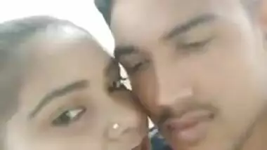 Desi slut loves the way macho man shoves tongue in her XXX mouth