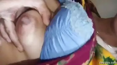 Paki Bhabhi Showing Boobs and ass