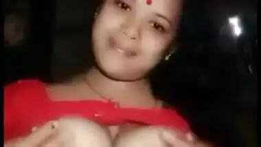 Desi village bhabi show her sexy boobs