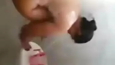 Tamil Wife Bathing captured By Hubby