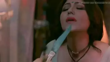 Indian Actress Mukherjee Shows Boobs