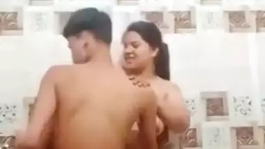 DESI COUPLE HAVING SEX IN BATHROOM
