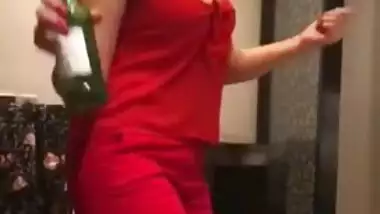 Hot Desi Girl Dancing On Daru Badnam Kardi