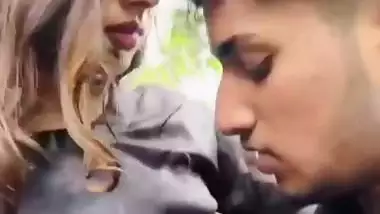 Malayali girl outdoor boob show viral latest MMS