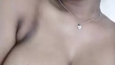 Desi cute aunty showing her big boobs