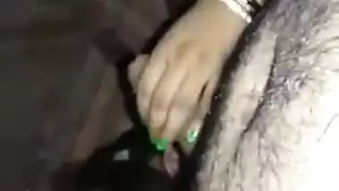 Hot Desi Bhabhi Handjob Vdo