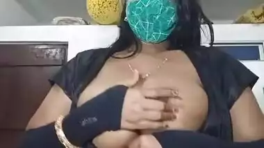 Indian sexy model showing herself to her fan