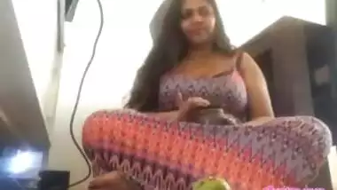 Breasty Indian aunty experiences 1st time intimate cam show