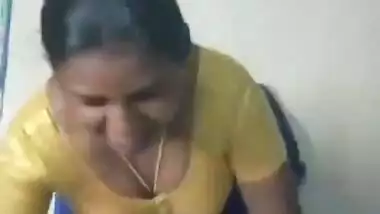 Mature Bhabhi Giving Blowjob