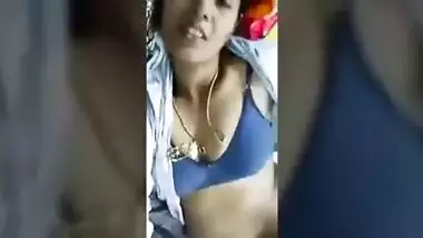 Tamil married girl showing her boobs with audio