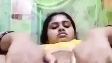 Unsatisfied horny bangla bhabi masturbating with roomfreshner bottle indian sex  video