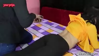 Friend’s Bhabhi get Fucked when she asked to apply oil