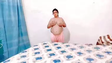 Paki Wife Shows Her Boobs And Pussy