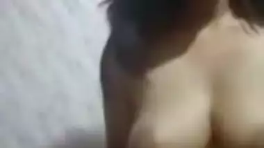 Cute Tamil girl Showing her Boobs on video cal