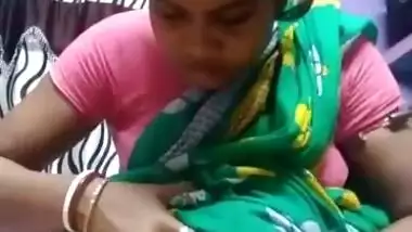 Desi village randi in saree exposing thick pussy