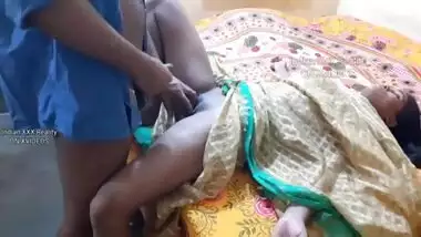 I fuck My real sister Vaishnavi, she wearing green share and I cum on her thigh