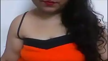 Desi Chubby Bhabi Showing On Cam