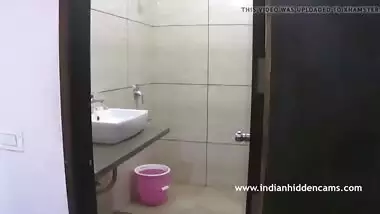 Tamil Bhabhi In Bathroom Taking Shower MMS Scandal