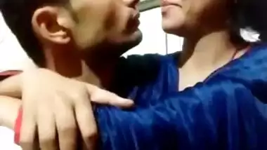 Brizar Xxx - Amateur desi teen lovers ki kissing and boob sucking video indian sex video