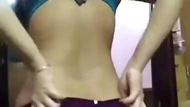 Desi girl show her sexy ass