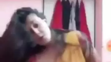 Indian Desi bhabhi seductive dance