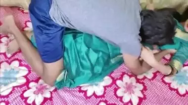 desi bhabi with saree fucked on bed