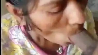 Desi bhabhi sucking devar in balcony