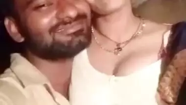 Sexy Indian Village Wife’s Secret Boob Pressing Video