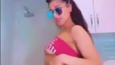 Sexy Girl Showing her Flawless Gaand