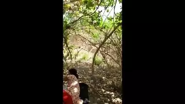 Desi lover outdoor risky sex