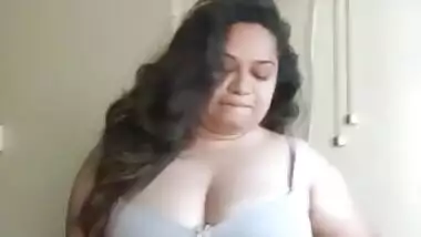 Desi Bbw Girl Shows Her Boobs