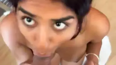 Chennai girl gives a Tamil blowjob in the bathroom