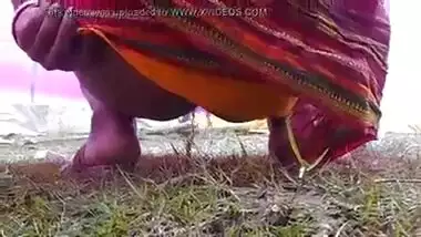 DESI HAIRY PUSSY PISS