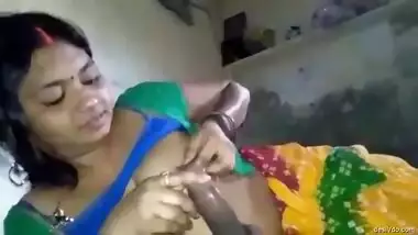 Xxxindiyansex Com - Village wife gives blowjob and boobsjob indian sex video