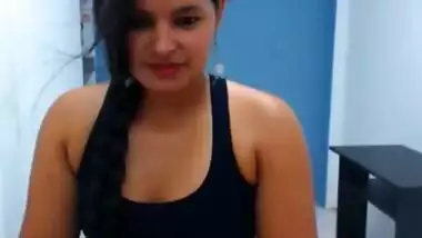 Indian Girl showing her Sexy Big Butt