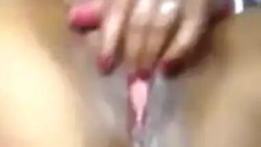 Desi sexy bhabi fing her pussy