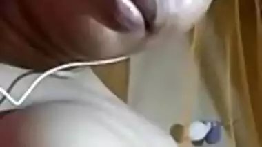 Hubby is away and Desi wife decides to gladden him with the porn video call