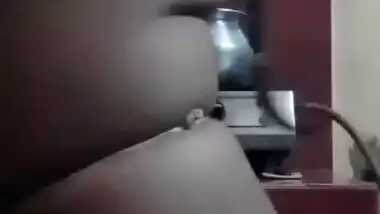 Desi village bhabi show her sexy fgr