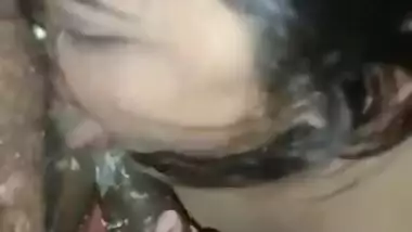 Beautiful bhabhi sucking like lollipop