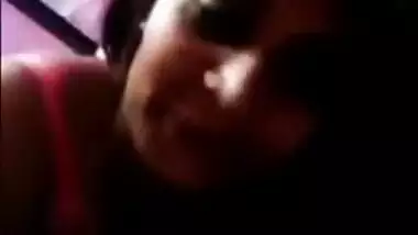 Indian XXX girl MMS striptease show where every Desi man can see boobs