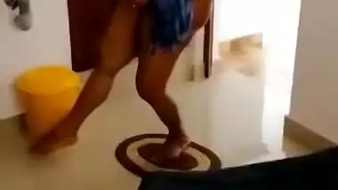 Desi Sexy Bhabhi Wearing Cloths