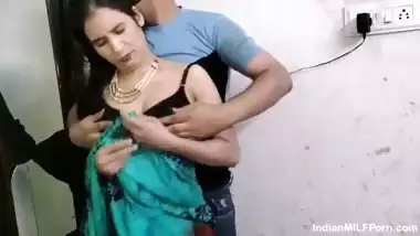 Skinny Indian MILF Bhabhi Sex