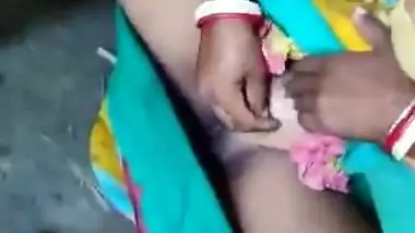 Desi Bhabhi shaving Her Pussy