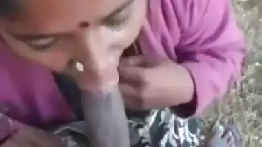 Desi Randi Outdoor Blowjob