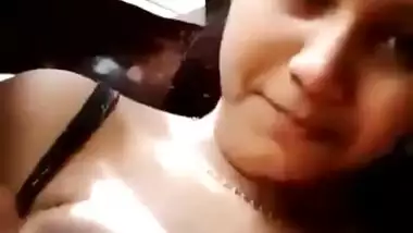 Cute Desi girl Shows Her Boobs