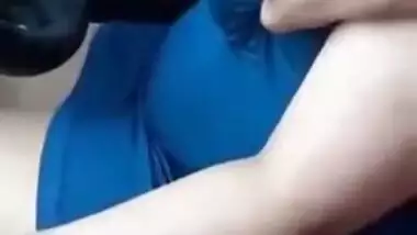 Desi big boobshow in car